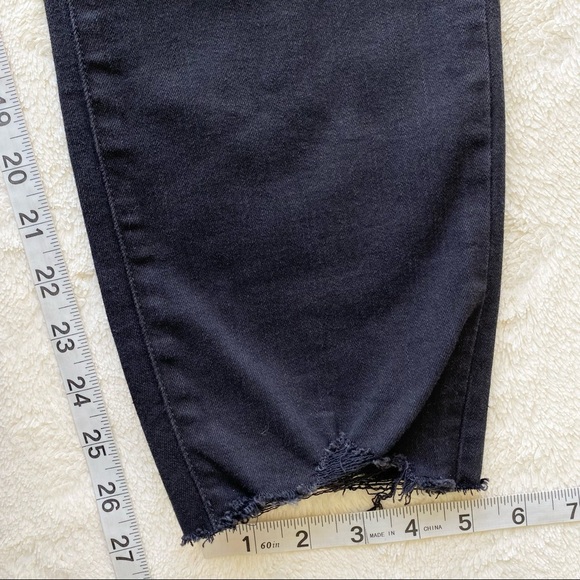 Good American good waist crop plus size jeans black chewed raw hem distr… - Picture 6 of 10